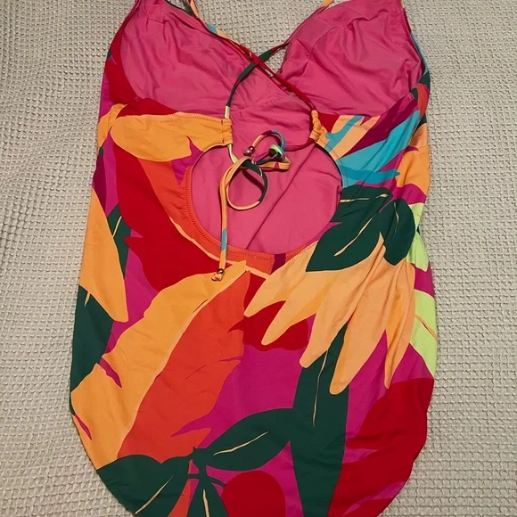 Vineyard Vines sconset one piece swimsuit - Picture 4 of 6